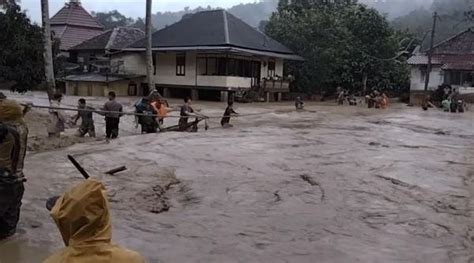 Banjir Bandang Di Lahat Setinggi Meter Terjang Desa Bocah Tewas