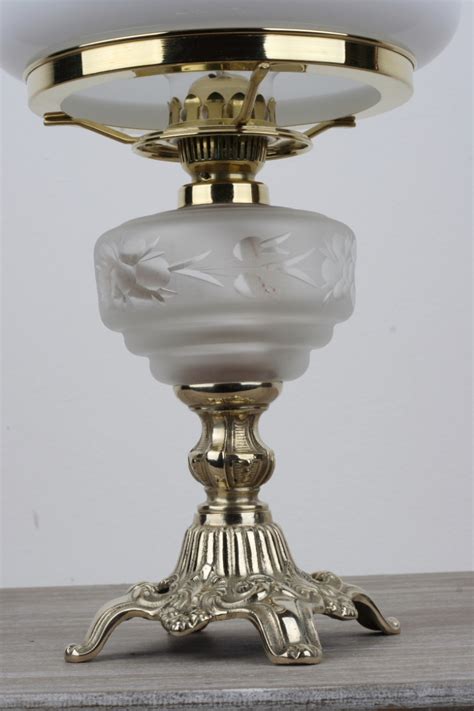 Luxusní stolní petrolejová lampa bílá 39cm