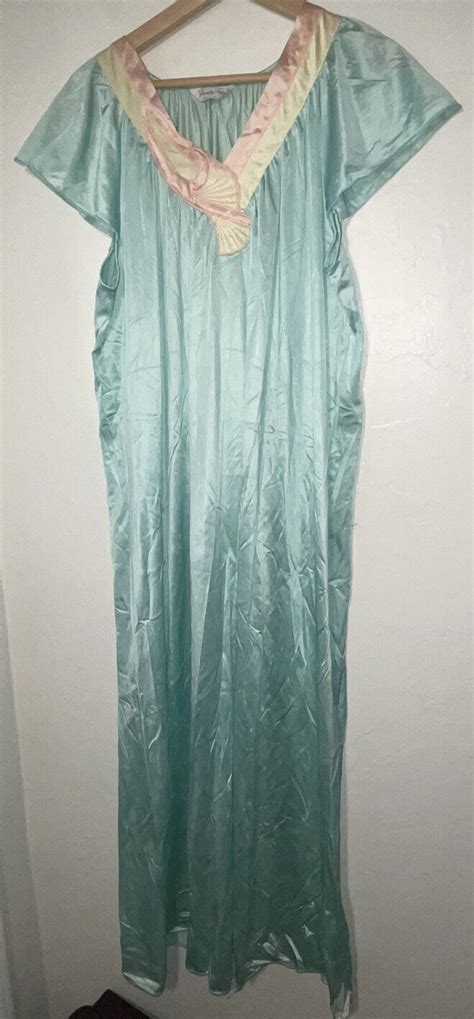 Vintage Vanity Fair Negligee Nightgown Antron Iii Nyl Gem