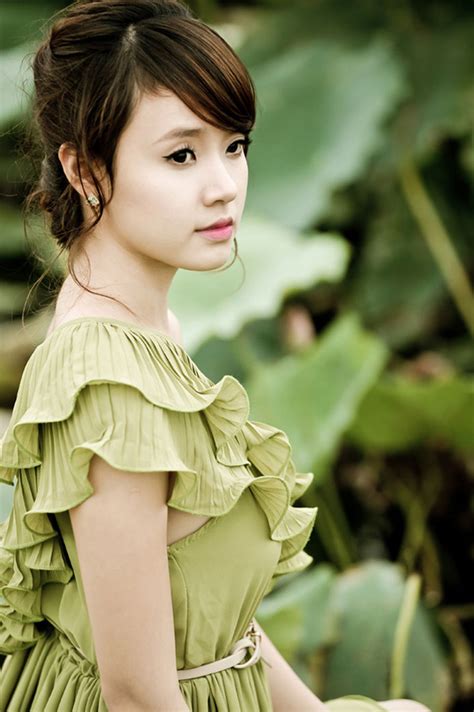 Angry With The Beauty Of Hot Girl Midu Lotus Side