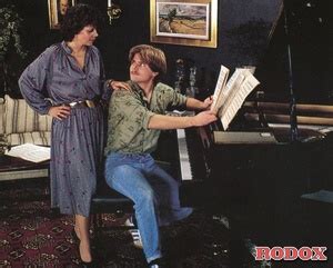 Two Hairy Hot Retro Babes Love Fucking A Horny Guy Hardc Xxx Dessert