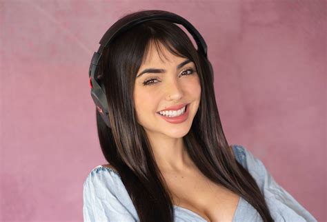 Musa dos games: Nyvi Estephan apresenta final de reality show no SporTV