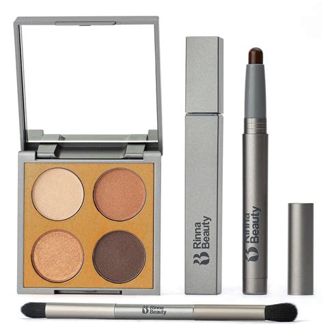 Actress Lisa Rinna Adds Glam Eye Kits to 'Iconic' Makeup Line - GAZELLE ...