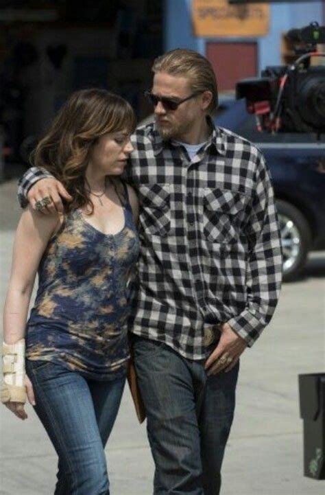 Charlie Hunnam And Maggie Siff Sons Of Anarchy Jax Sons Of Anarchy