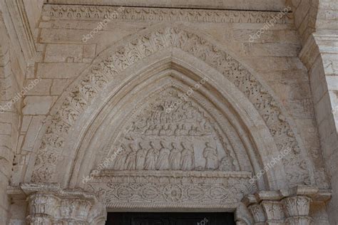 El Santuario De San Michele Arcangelo Se Encuentra En Monte Sant