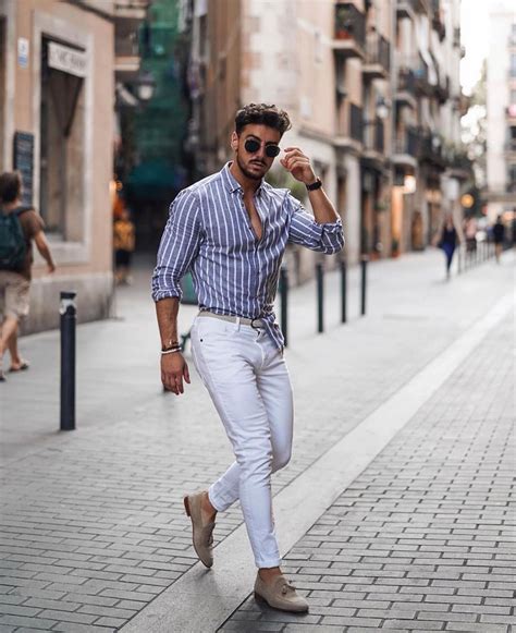 Look Masculino Com Calça Branca - Look arrasador pro verão! 😎 Calça branca, camisa listrada azul/branca e ...