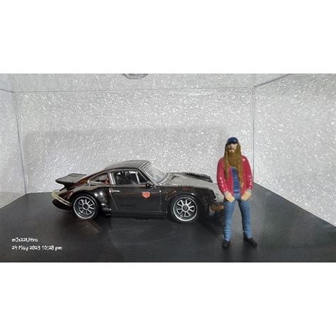Hot Wheels Rlc Porsche With Magnus Walker Figure Shopee Malaysia