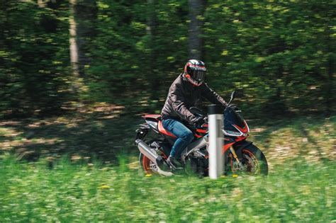 Hyper Naked Bike Vergleich Aprilia Tuono V Factory