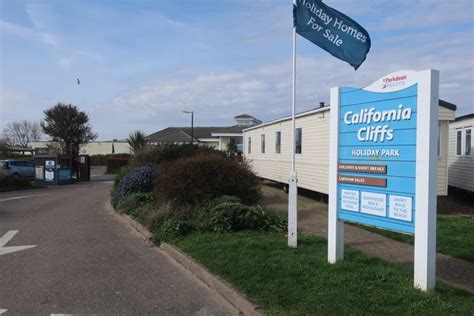 California Cliffs Holiday Park Hugh Venables Cc By Sa 2 0 Geograph