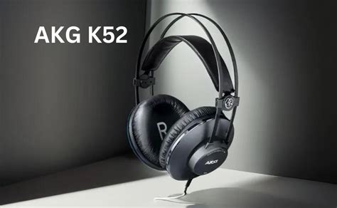 How effective is the noise isolation on the AKG K52 headphones?