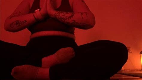 40ºC e sala vermelha fiz aula de hot ioga e suei menos do que pensei