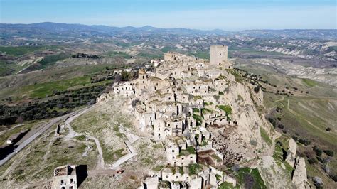 The Ghost Town of Craco Offers a Glimpse Into Medieval Italy ...