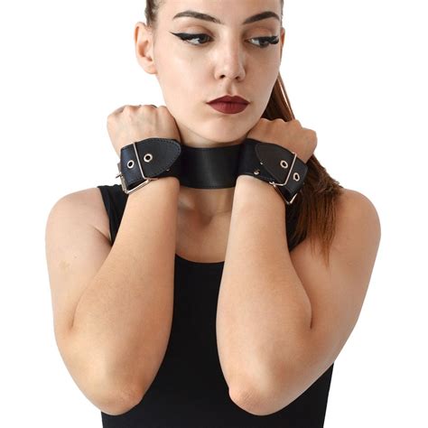 Нашийник з наручниками з натуральної шкіри Art of Sex Bondage Collar