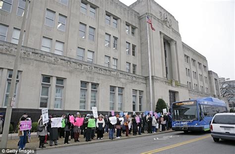 Virginia Overturns Ban On Gay Marriage Daily Mail Online