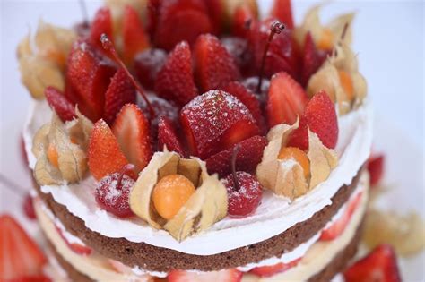 Naked Cake de Morango Chocolate Baba de Moça