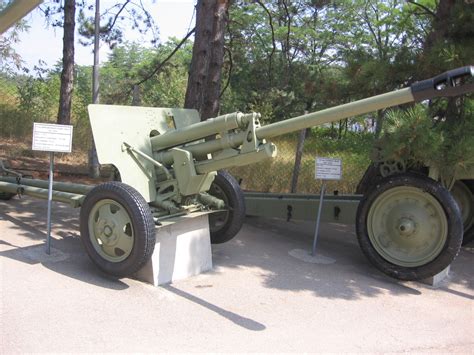 File:76 mm divisional gun M1942 (ZiS-3) museum on Sapun Mountain ...