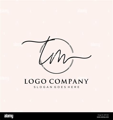 Logotipo de las iniciales tm fotografías e imágenes de alta resolución