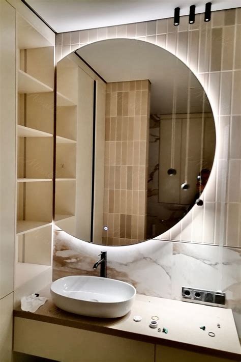 Красивое зеркало полукруг украшает интерьер ванной комнаты | Зеркало ...