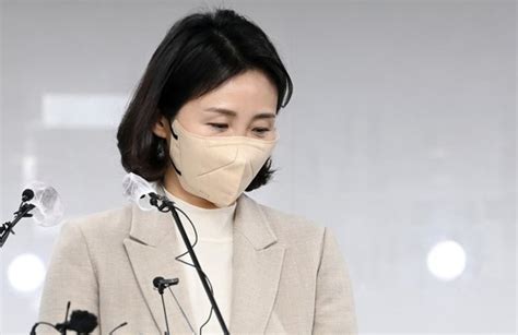 이재명 마치 제 아내가 법카 쓴 것처럼 하는 건 좀 과해 중앙일보