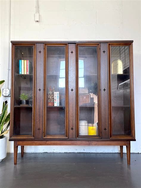 Broyhill Saga Display Hutch Warehaus Orlando