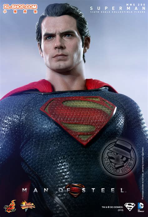 Hot Toys MMS200 Man Of Steel 1 6th Scale Superman Collectible Figure
