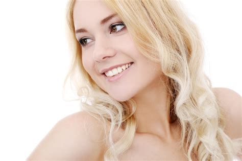 Belle Fille Blonde Isolée Photo Gratuite