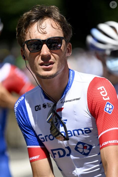Valentin Madouas Le nouveau chouchou du cyclisme français en couple avec une jolie blonde très