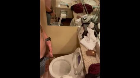 Pisser à Lhôtel Pornhub Gay