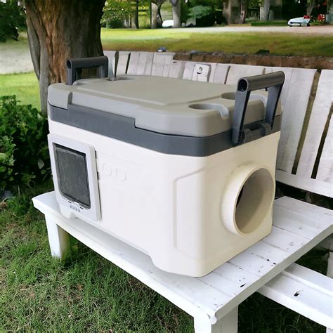 Outdoor Feral Cat Shelter With Straw Bale, Cat House for Winter