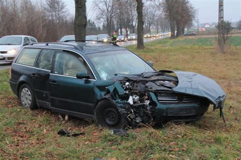 Strzeszkowice Zderzenie Dw Ch Aut Na Krajowej Jedna Osoba Trafi A