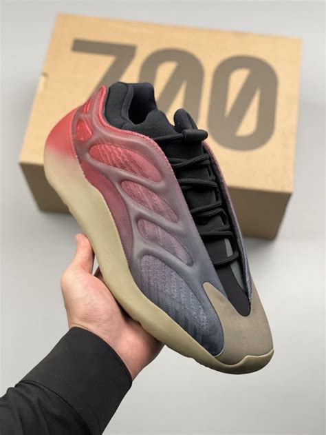 Adidas Yeezy 700 V3 Fade Carbon 霓虹渐变 纯原生产线 天花板级别 Gw1814