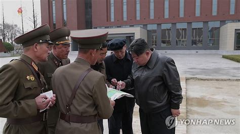 북한 김정은 당 중앙간부학교 건설현장 현지지도 연합뉴스