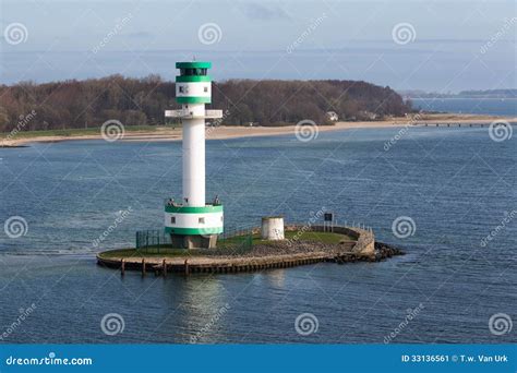 Vuurtoren Bij Een Eiland Dichtbij De Haven Van Kiel Duitsland Stock