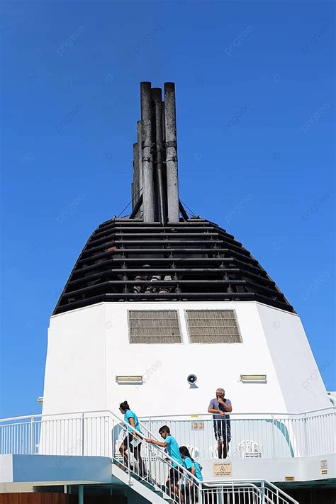 Fundo Balsa De Chamin S Contra Uma Viagem De Sistema De Chamin De C U