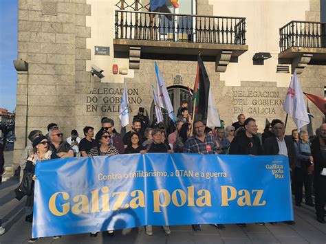Centos de persoas súmanse ás convocatorias de Galiza pola Paz contra o
