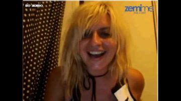 Mature Woman Enjoys Teasing On Webcam PORNDROIDS