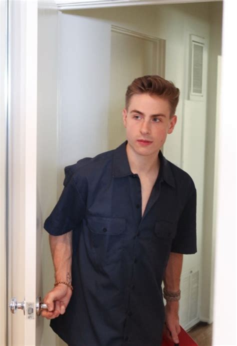 Comics Gay Séries Musique etc Beau mec du jour Cute guy of the day Elder