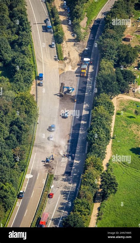 Luftaufnahme, überflutetes Gelände und Baustelle auf der Autobahn A571 ...