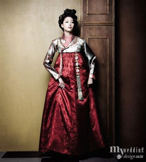 Оригинал взят у tostrov в Ханбок. Ну что, друзья, за окном серо и уныло ...