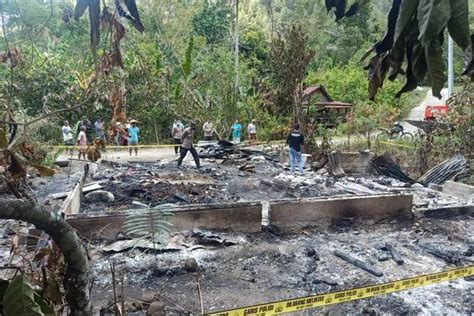 Ludes Terbakar Rumah Warga Di Lembang Poton Bonggakaradeng Rata Dengan