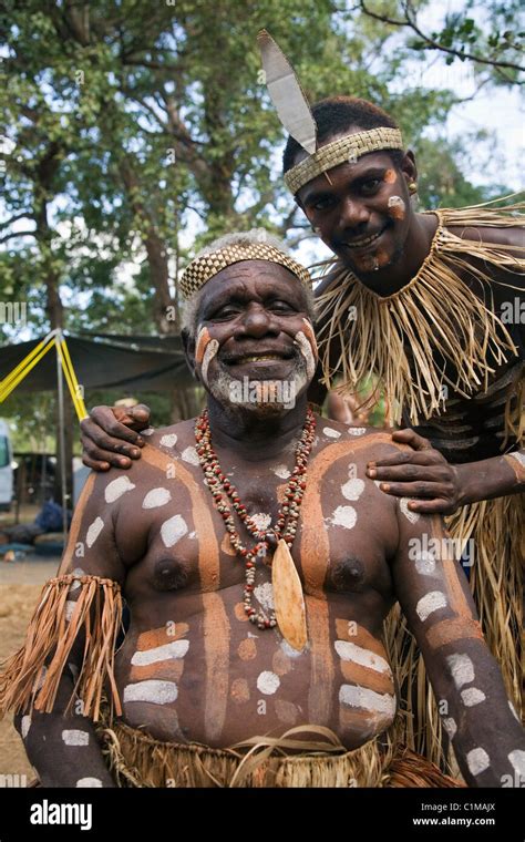 Padre E Hijo De Lockhart River Comunidad Aborigen Laura Queensland