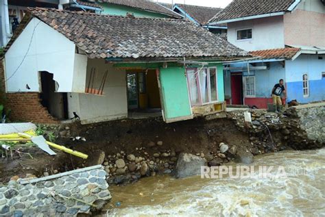 Kondisi Hulu Sungai Jadi Penyebab Banjir Bandang Ciwidey Republika Online