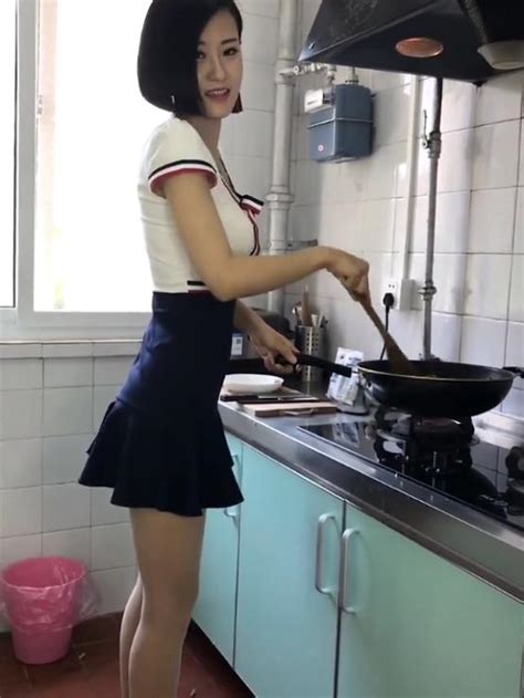 美女貼圖：在家做飯的媳婦！ 每日頭條