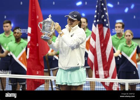 Iga Swiatek De Pologne C L Bre La Victoire De La Finale De L Us Open