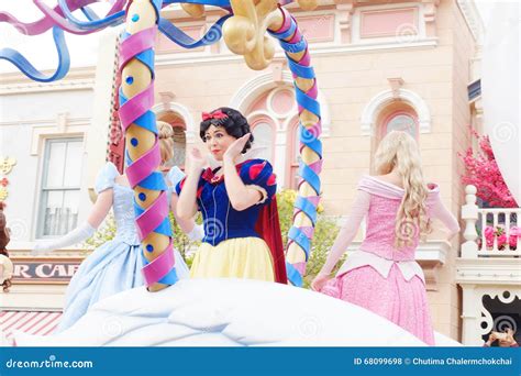 This Is Princess Snow White In The Show Parade Princesses Editorial