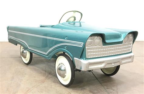 Lot - Vintage 1950's Murray Flat Front Pedal Car