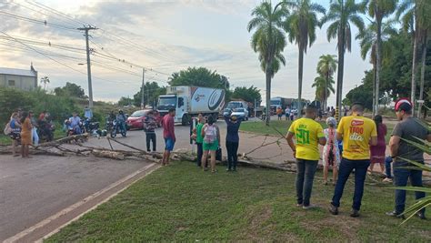 Moradores Protestam Por Melhorias Em Ramal E Fecham Estrada Do