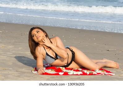 Sexy Thai Woman Bikini On Beach Foto Stok 130936205 Shutterstock