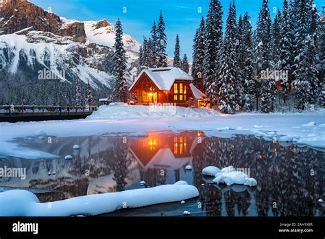 Emerald Lake Lodge In Winter Snow Emerald Lake Yoho National Park