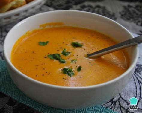 Sopa cremosa de cenoura fácil rápida e tão gostosa